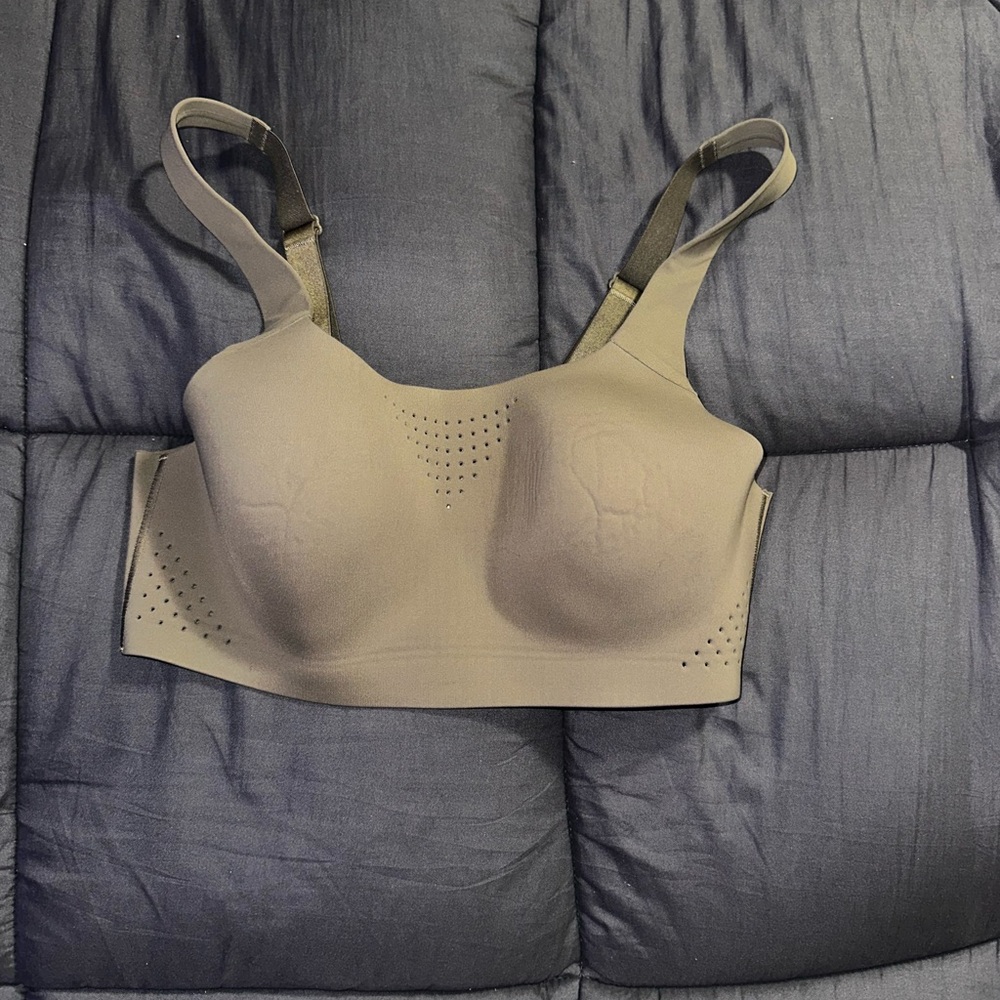 Seamless Green Sports Bra